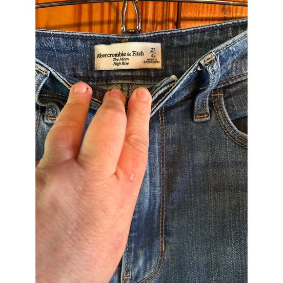 Abercrombie & Fitch the mom high rise jeans size 4/27 regular - Picture 3 of 3